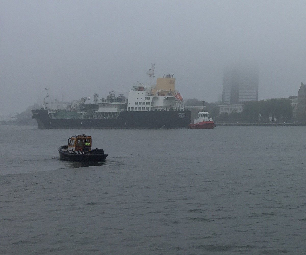 WBroere's tweet photo. Hypermodern bunkerschip #Cardissa gaat klanten door heel Europa bevoorraden met #LNG vanuit de #Gate terminal https://t.co/a24EAgQIiu