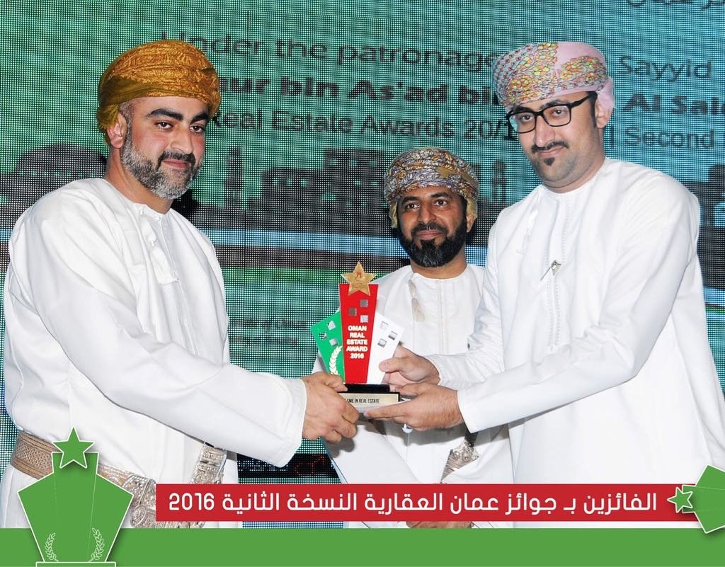 OraAwards's tweet photo. #بوابة_العامرات ضمن الفائزين بجوائز عمان العقارية٢٠١٦ في نسختها٢ عن فئة جائزة أفضل شركة عقارية صغيرة أو متوسطة للعام
سجل الآن للتميز العقاري https://t.co/rrdWOWdxqU