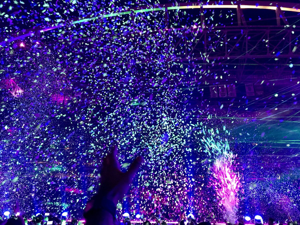 megaartguy's tweet photo. #ColdplaySeattle #GoalsAchieved https://t.co/giyAjjZy7B
