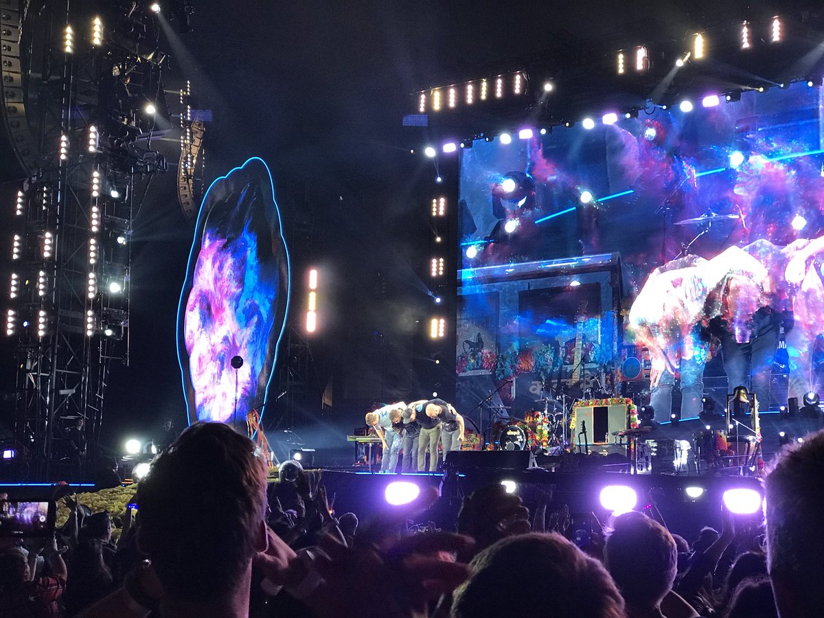 megaartguy's tweet photo. #ColdplaySeattle #GoalsAchieved https://t.co/giyAjjZy7B