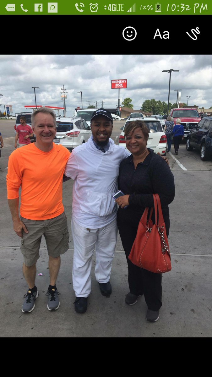 Look who I ran into on my way to Houston. James and Oliver!  I really miss these guys!