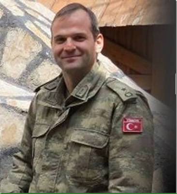 Bugün J. Kom Binbaşı Yavuz Sonat Güzel'in şehadet yıl dönümü. O her operasyonda askerlerinin önünde giderdi. Evvel gidenlere selam olsun..