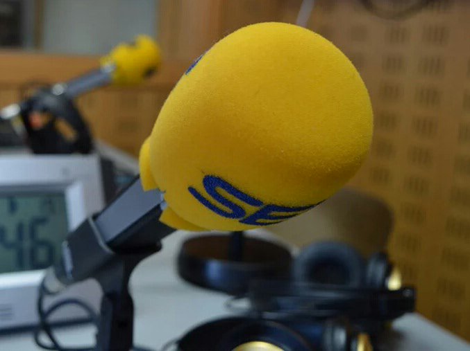 A partir de las 13:30 h. En #HoyXHoy @SERBadajoz, <a href="/AliLRe/">Alicia López Rebollo</a> habla con <a href="/Carrascobis/">Maite Carrasco</a> sobre su libro #MeQuedoConTusRuinas youtube.com/user/AliLRe