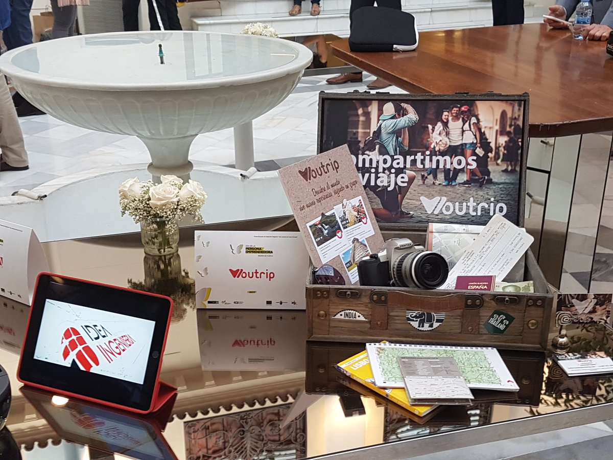 JHdezAlbarracin's tweet photo. Presentamos las actividades dl #diape17 acompañados d valientes emprendedores. En @regiondemurcia se crearon 8 empresas al dia d enero/julio https://t.co/8X4uloPBqf