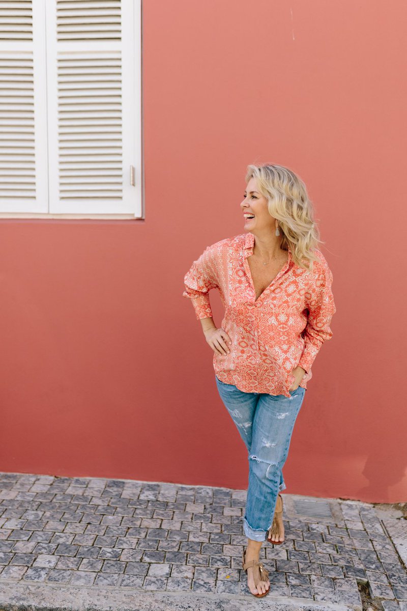 DesrayDesigns's tweet image. Colourful, flattering and so chic! The Orange Fiji Shirt was literally made for #spring! Shop now &amp;gt;&amp;gt; ow.ly/pdJN30fqqLu