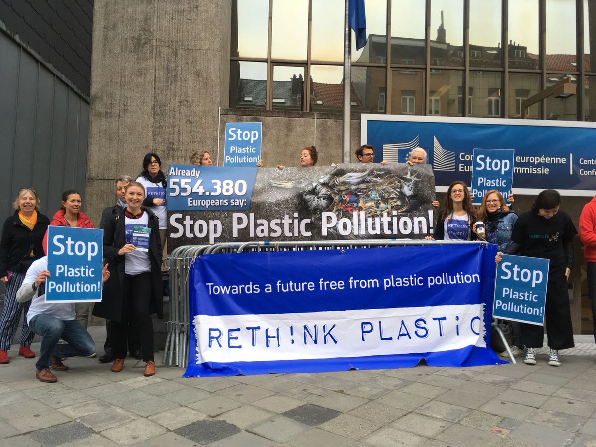 We’re outside <a href="/EU_ENV/">EU Environment</a>’s #PlasticsStrategy conference today, calling for a radical rethink of how we use plastics #RethinkPlastic