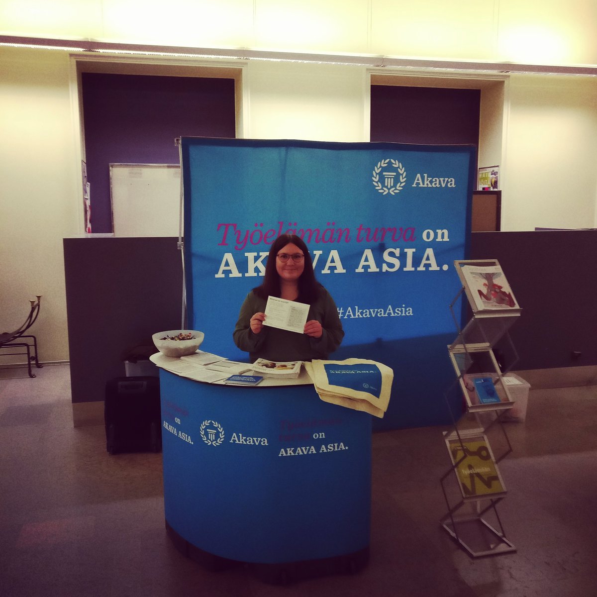 aivanerityinen's tweet photo. Terveisiä Helsingin yliopistolta! Asiamiehelle Amalia on päärakennuksella tavattavissa.Tule kysymään vinkit työnhakuun! #AkavaPopUp https://t.co/buLoGX4gre