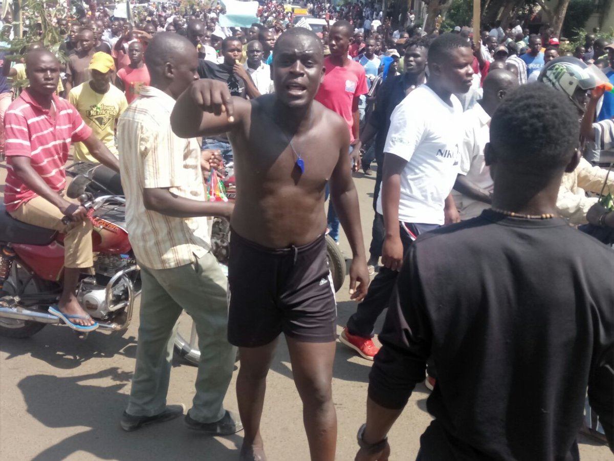 Nation_Politics's tweet photo. @dailynation The Kisumu #NASADemos have been largely peaceful with the crowd chanting, carrying twigs and placards and motorbikes honking. https://t.co/7IY6zmE53a