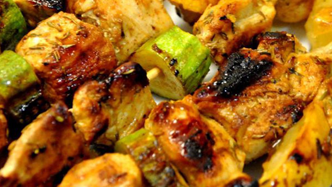 RozisTandoori's tweet image. Tandoori, Rogan Josh, Madras Dishes, Kebabs, Fried Chicken and Burgers. Order: goo.gl/Ybkjvi  #indianfood #Deganwy #LL31