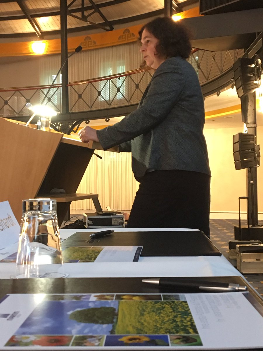 StefanOecking's tweet photo. #abaFVMS Susanna Adelhardt leitet das Thema #Betriebsrentenstärkungsgesetz mit einem Überblick ein https://t.co/aw6TWJMmPu