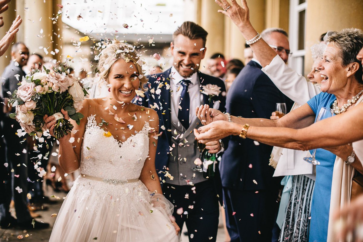 Check out this awesome #kentwedding at #buxtedpark <a href="/hp_hotels/">hp_hotels</a> !! #kentweddingphotographer #engaged #shesaidyes #weddingdress