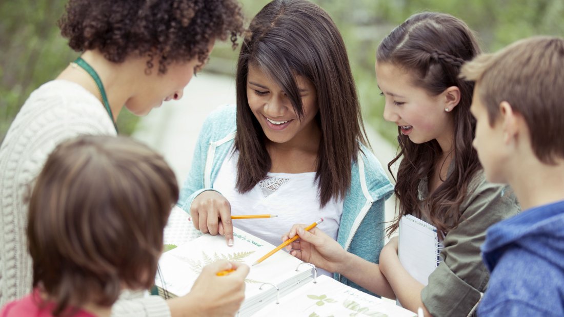 edutopia's tweet photo. Students learn through play with this hands-on fieldwork idea: https://t.co/kS2lubu6M1 https://t.co/X4pkSfMccc