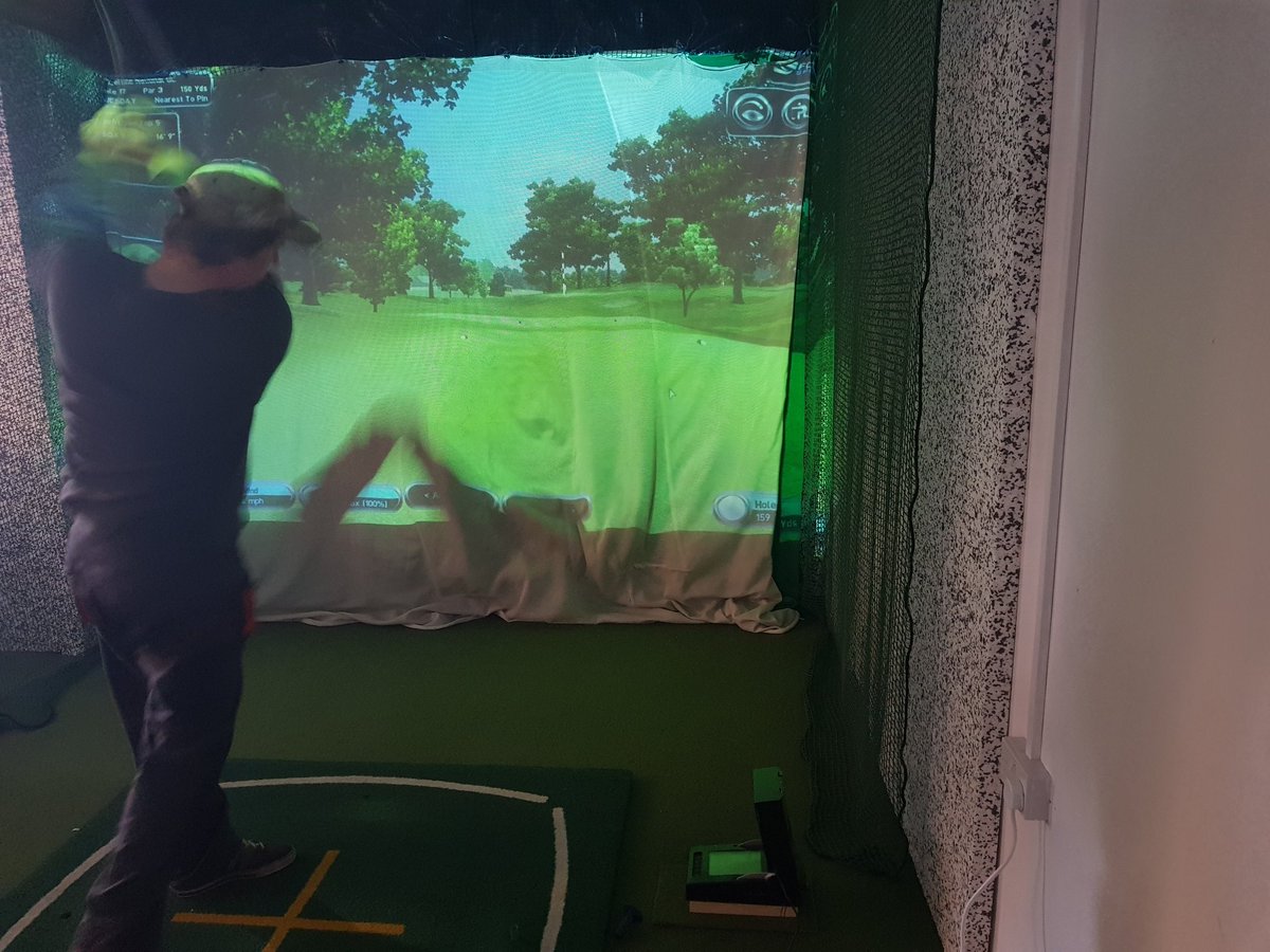 teetimegolf1's tweet photo. Tuesdays comp! Nearest the pin at Hazeltine National.. Free to enter! Prizes to be won! #indoorstudio #wintercomps https://t.co/VsU1huPUKI