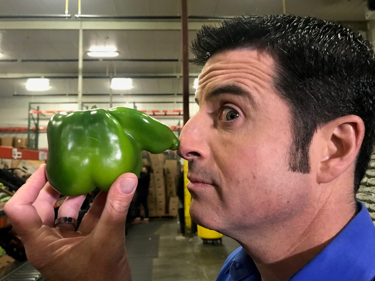 DrewCarney's tweet image. Beauty (&amp;amp; Ugly!) is in the eye of the beholder.
@Imperfectfruit &amp;amp; their "ugly" produce delivery service was our story today on @KGWSunrise
