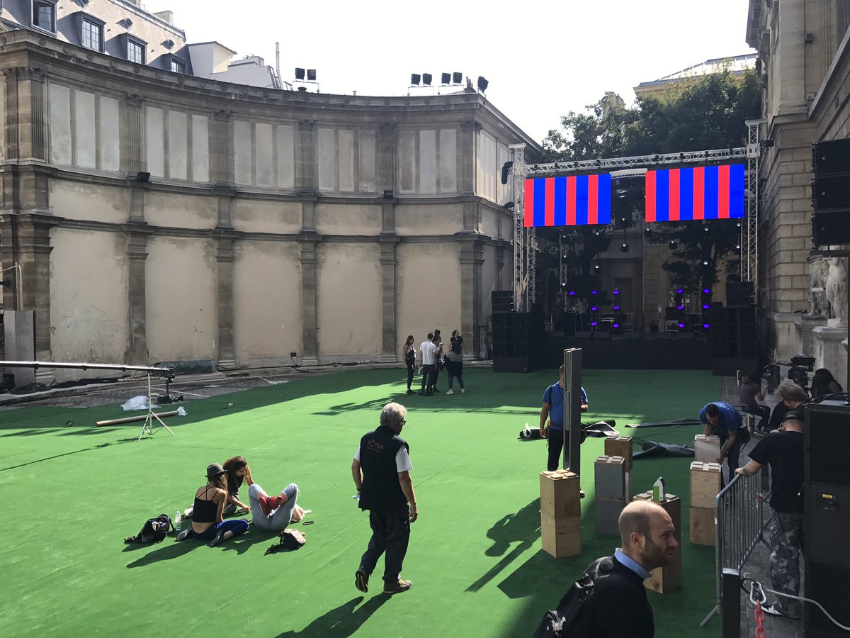 Getting ready for the #etam liveshow tonight in beaux arts Paris with a music festival featuring Anne Marie, ntm and many more ! Watch out