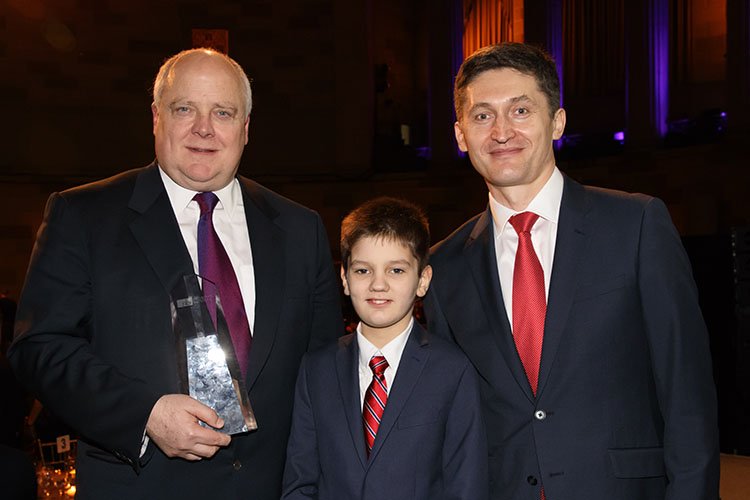 ProBonoInst's tweet photo. .@WhiteCase Chairman Hugh Verrier, 2016 Pickering Awardee, stands with the firm's #probono clients Sasha and Alexandru Cujba #PBIDinner2017 https://t.co/n187doHNaA
