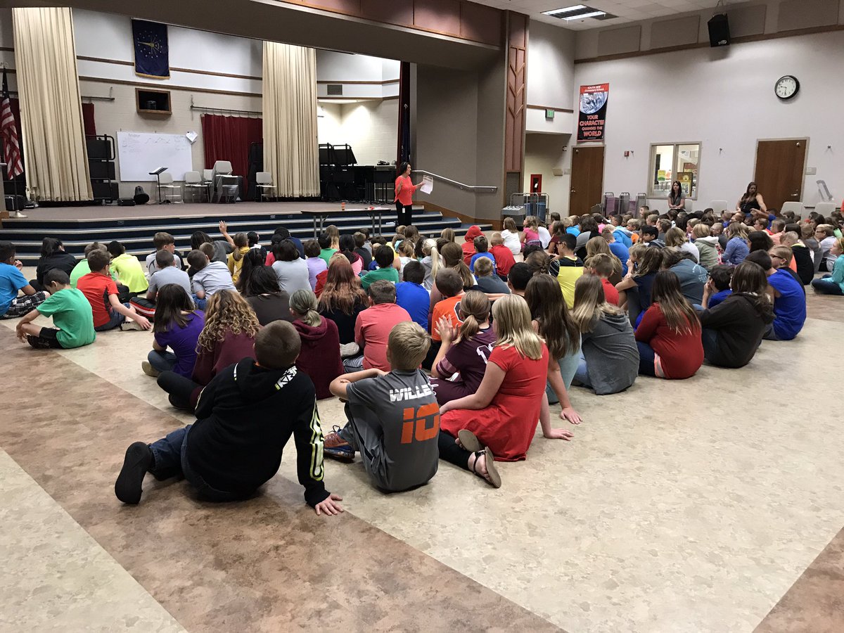 MrsLawrenceSSES's tweet photo. Our Trailblazers are learning about the @RedCross this morning! #ssestrailblazers #ENSCBecause https://t.co/1nwVI5Dxcu