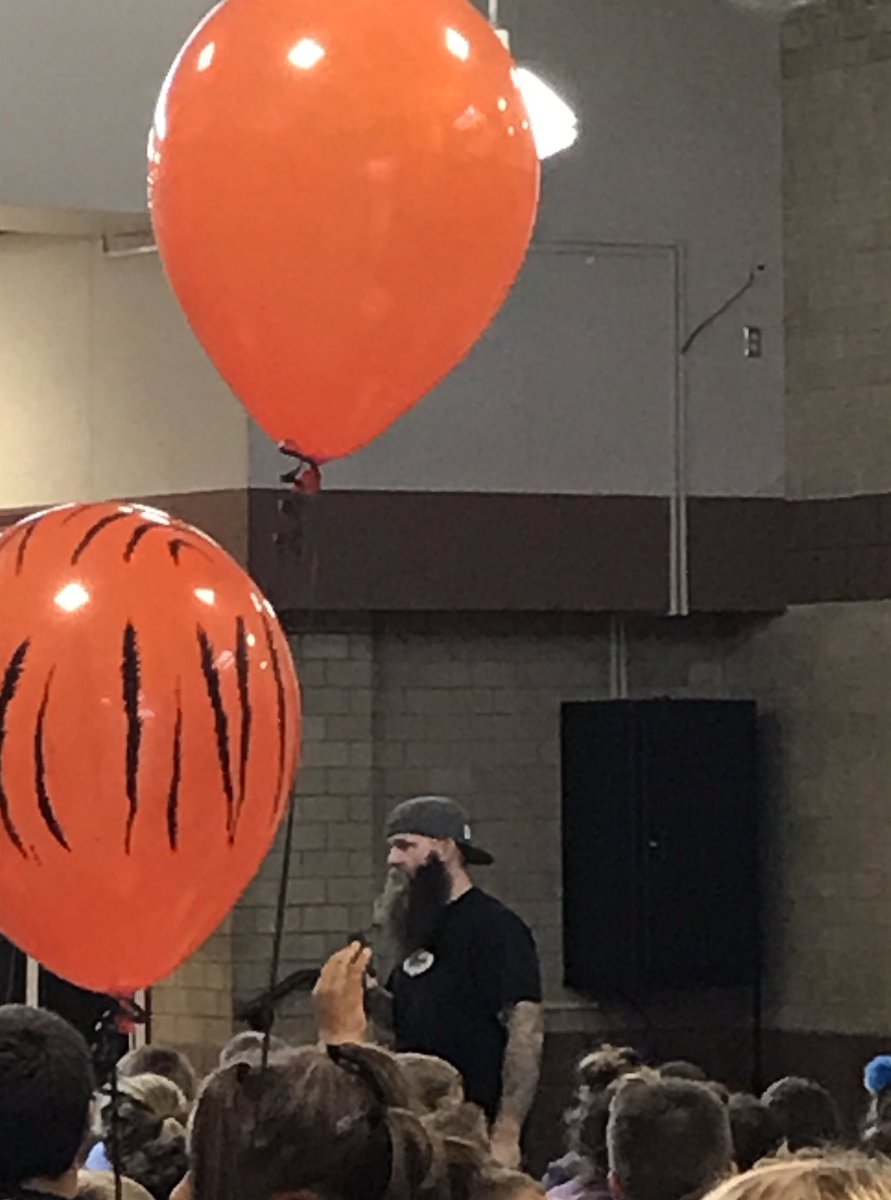 sportvoicerocky's tweet photo. Honored to get to intro Clay Centers own Nate Boyer to the CCMS Bengals. Awesome job Nate! #GearDogs https://t.co/GNjDE7AJpF