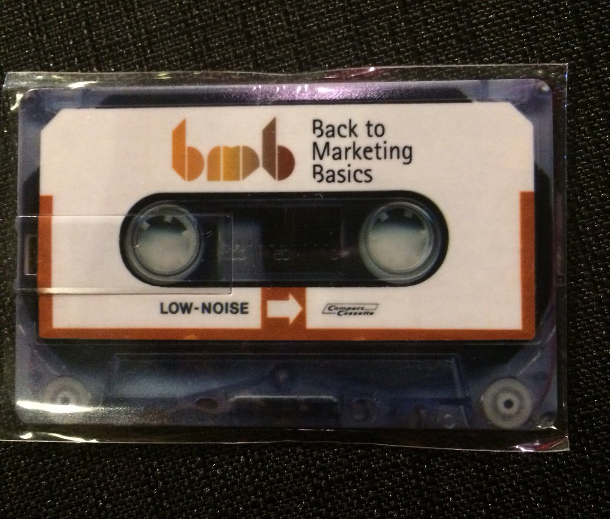 mkdirecto's tweet photo. En #BTMB17 todo es retro hasta los regalos del welcome pack.🛍 ¡Nos encantan los usb de @promopenusb! 👌🏽 https://t.co/65tCJCVdJx
