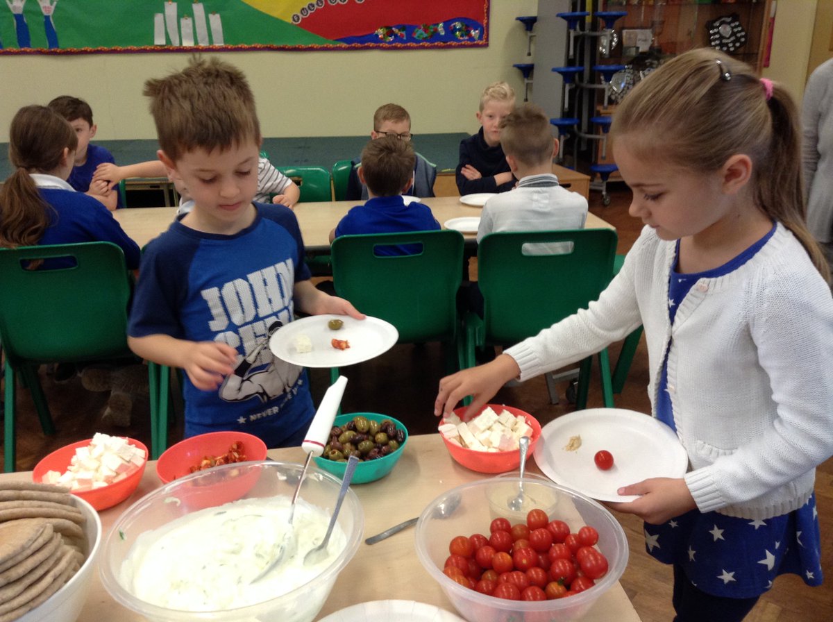 Year3CLS_CE's tweet photo. What a great way to start our European Day of Languages with some Greek food and dancing! https://t.co/UpeV19CJJy