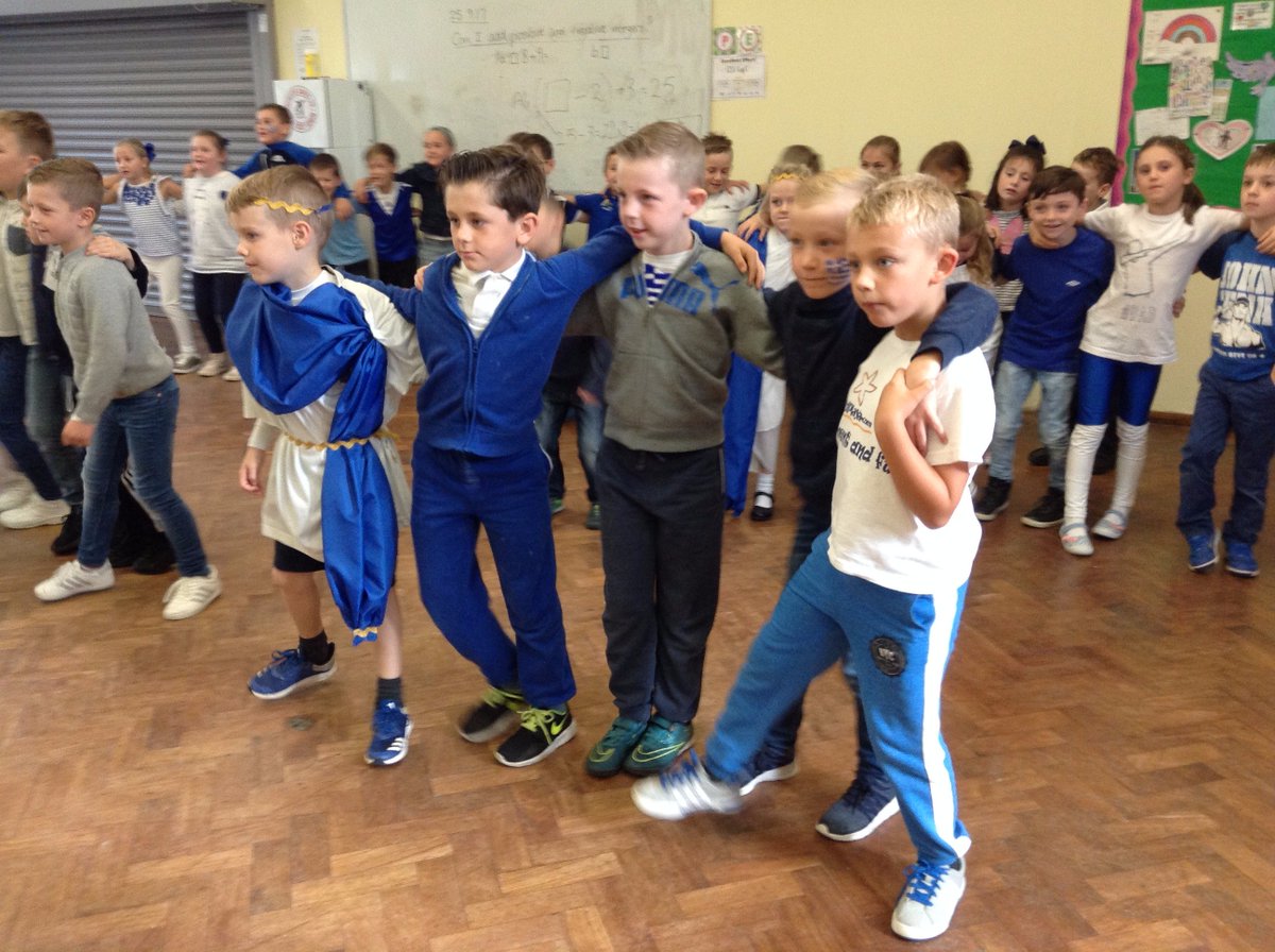 Year3CLS_CE's tweet photo. What a great way to start our European Day of Languages with some Greek food and dancing! https://t.co/UpeV19CJJy