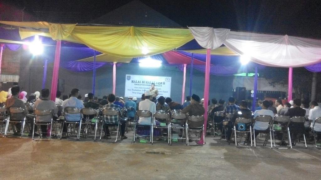 TaposTerbaik's tweet photo. Camat Tapos hadiri dan beri sambutan di acara halal bihalal di Kelurahan Cimpaeun Kec. Tapos https://t.co/BHiyu5Hkz6