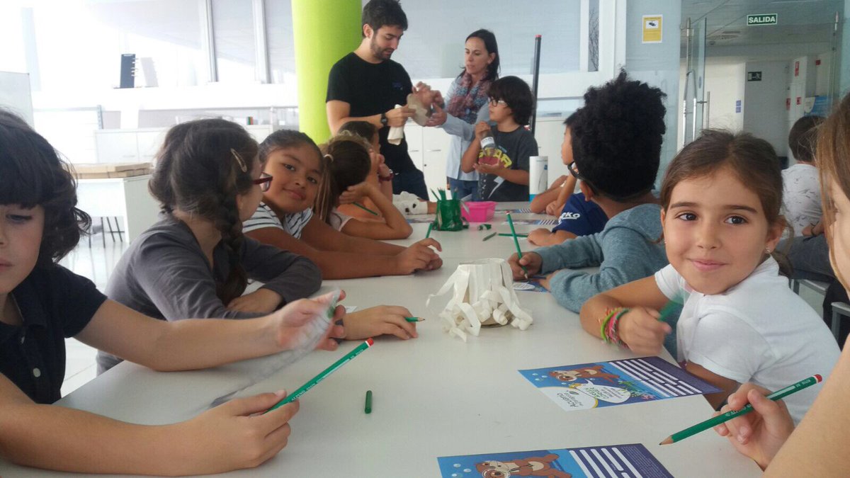 cpcortesaragon's tweet photo. La semana pasada recibimos la botella, en el Acuario de Zaragoza, del programa “Mensaje en una botella” #MensajeBotella17 #OurOceanOurHealth https://t.co/64OQsuJhTe