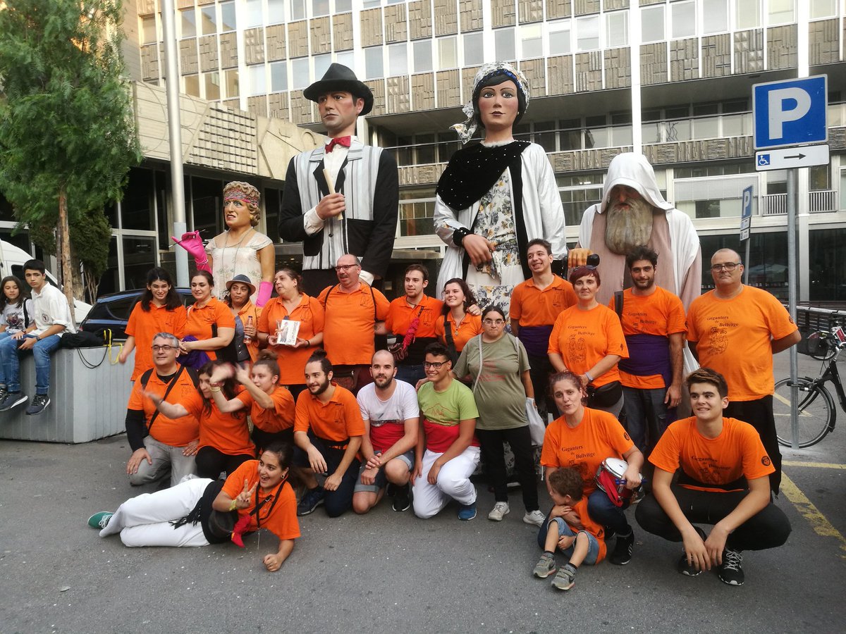 GegantsKIB's tweet photo. I per finalitzar les festes de #Merce17 passejada de Gegants pel centre de la ciutat amb @g_poble . Moltes gràcies!!!😘😘 https://t.co/1WqXc0WP8J