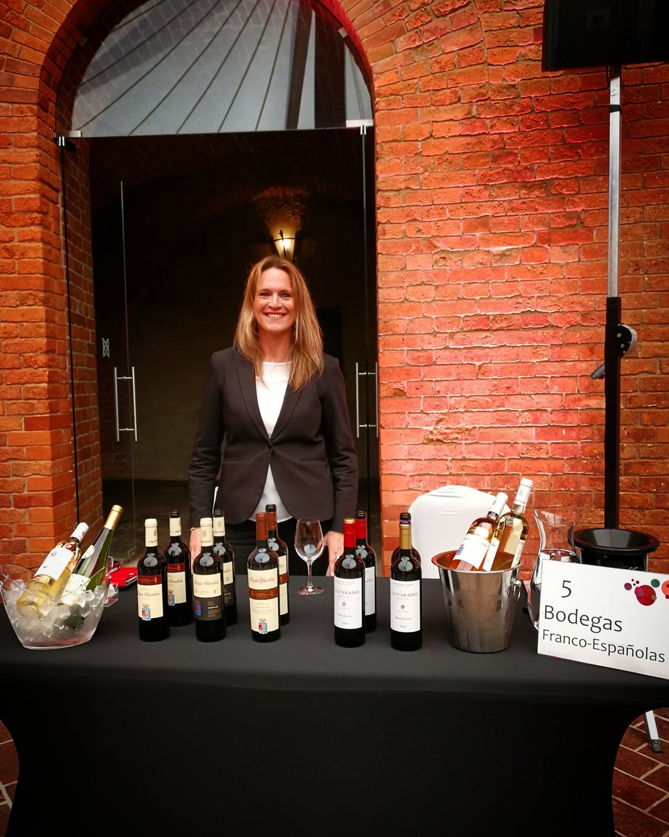 Martins_Wine's tweet photo. Opening #Varsovino right now at #Forteca with @RiojaBordon and @Valparaisowine
#RiojaWine #RiberaDelDuero #Bordonising #Poland #Rioja https://t.co/1Cw7XrxgB6