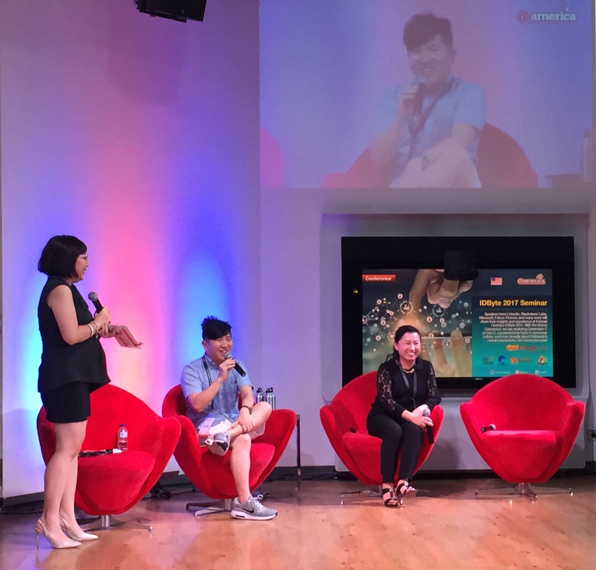 atamerica's tweet photo. @idbyte Sesi #IDByte2017 saat ini adalah tanya-jawab mengenai gaming dan "gamification" keseharian. https://t.co/qOjmel4TLw