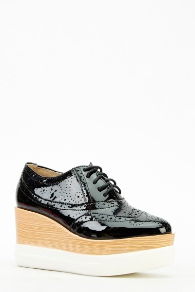 slay_styleguide's tweet photo. Vermeide herbstliche Pfützen mit diesen Brogues https://t.co/pGAVFH2p8d #slay #schuhe #newshoes #brogues https://t.co/pGAVFH2p8d https://t.co/w06pG89C8X