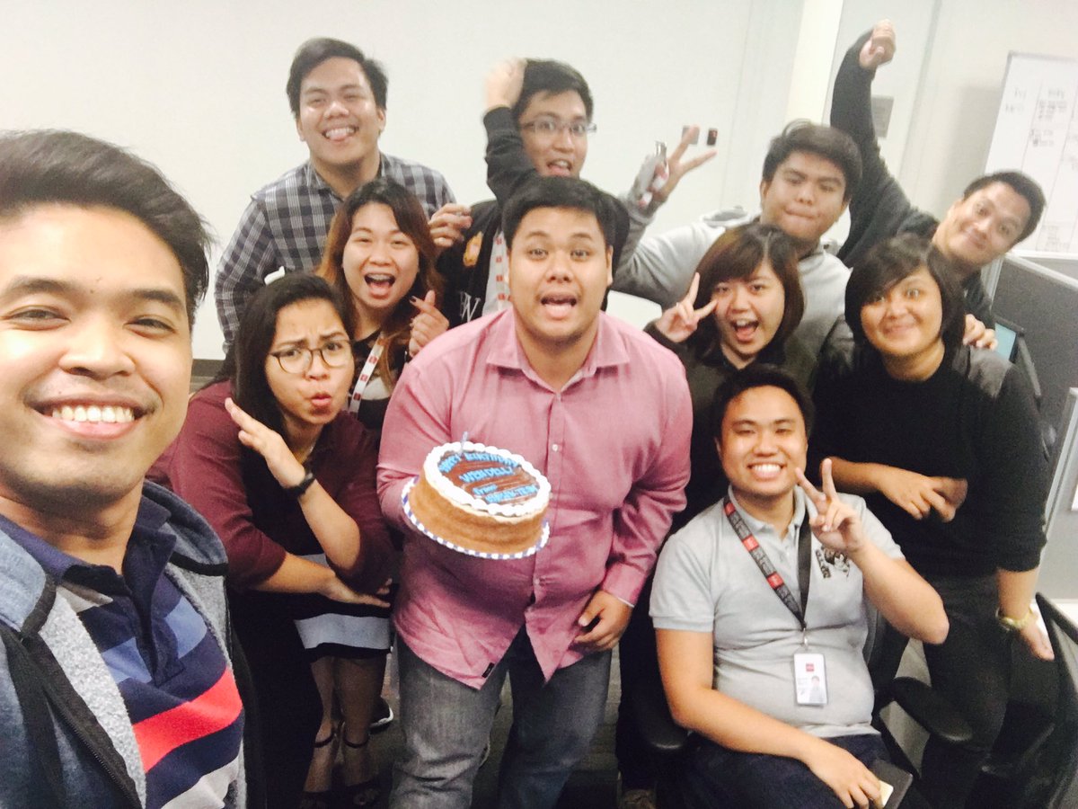 iveeness's tweet photo. Wacky pose with the bagets! Oh I feel so old 😂🤧 #IPSTeam https://t.co/TtlocV59Vf