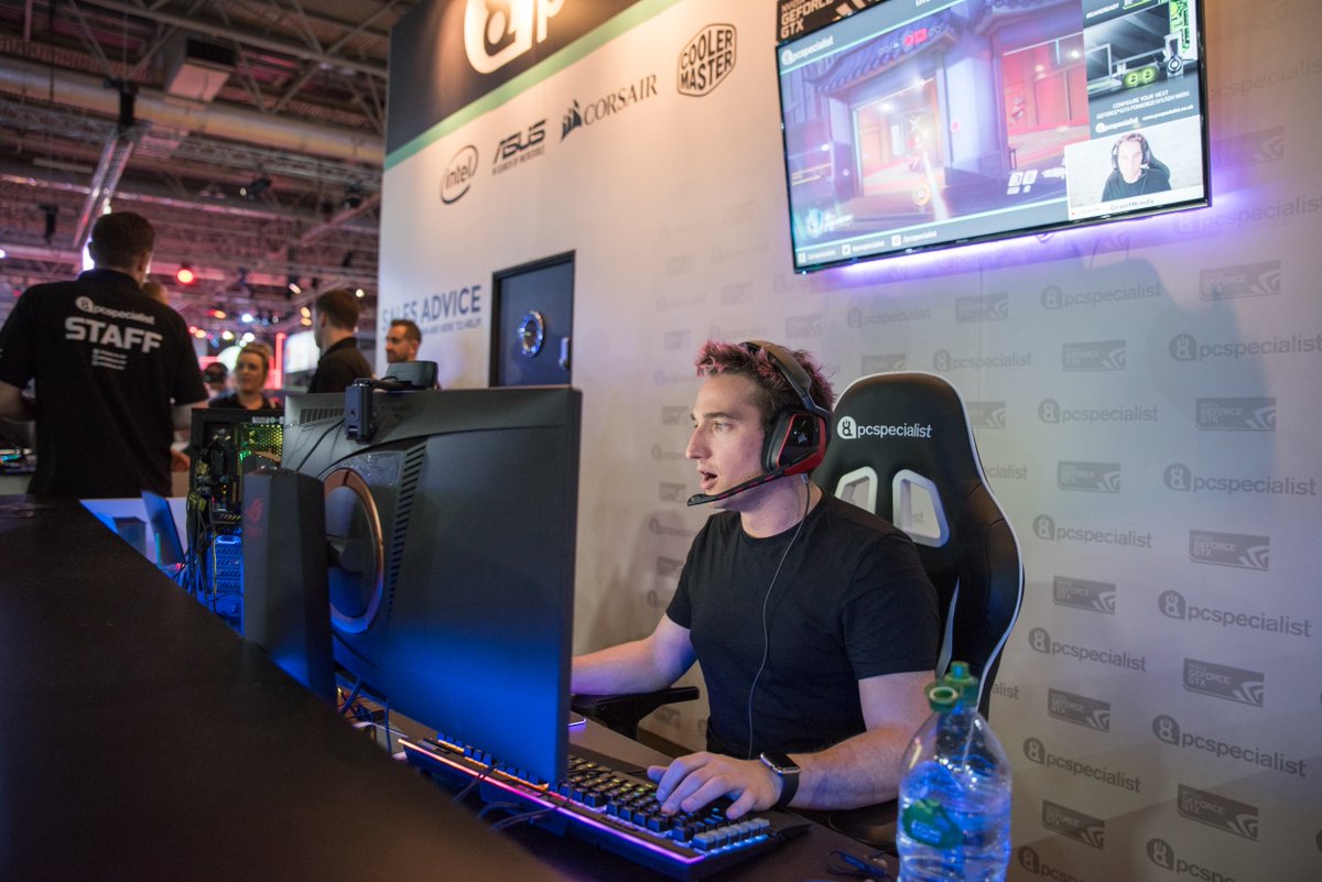 PCSpecialist's tweet photo. Our #StreamZone at #EGX2017 made great use of these beautiful @ASUS_ROGUK PG258Q Monitors! 

Overwatch never looked so good 😍 https://t.co/tWDmAqwGLQ