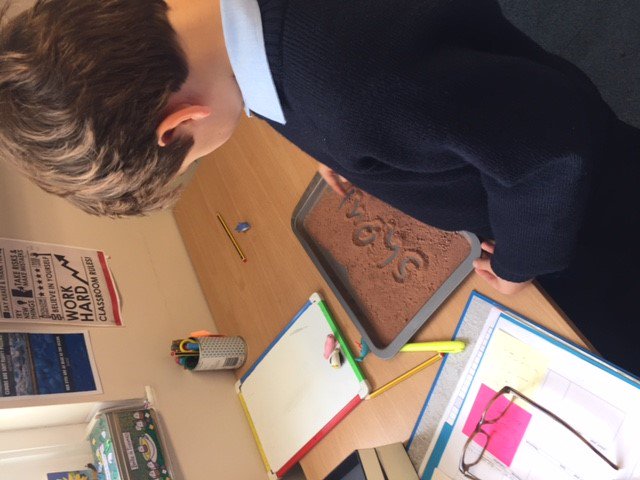 FarleighSchool's tweet image. Writing in chocolate powder... Scent, taste, sound and feel helps reinforce those tricky words. #multisensoryteaching #farleighls
