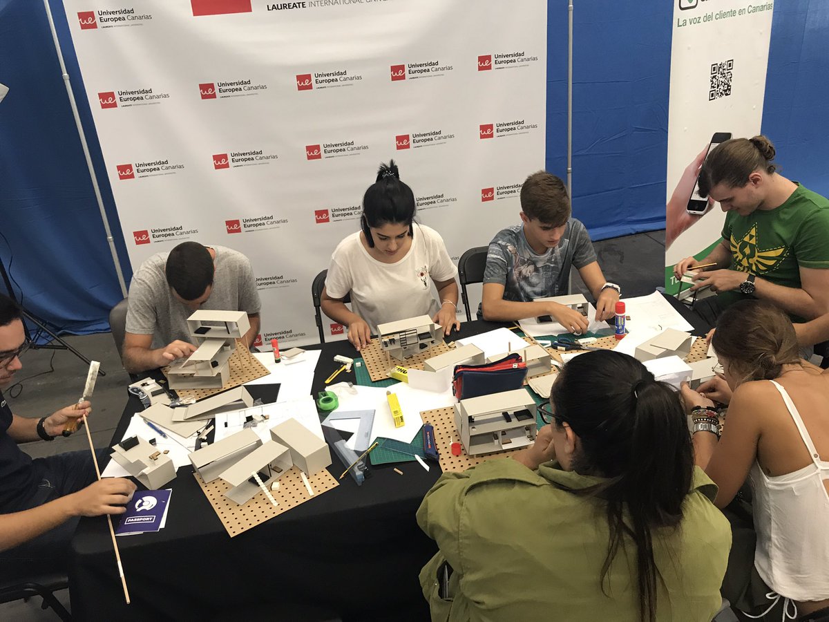 servando3d's tweet image. Alumnos de 1º de la escuela de #arquitectura de @UECanarias #soyUECanarias en #fi2 #futuroturismo #tenerife2030