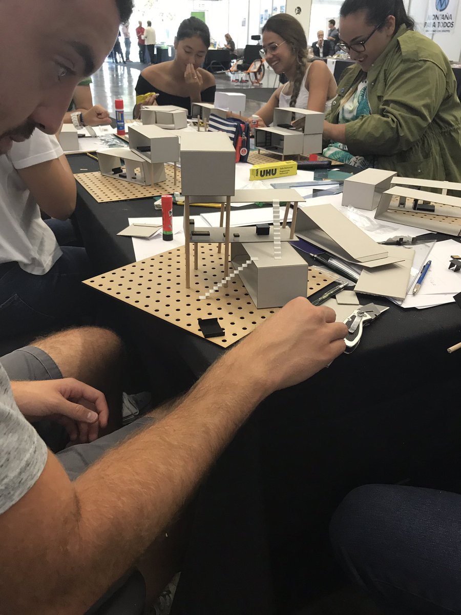 servando3d's tweet image. Alumnos de 1º de la escuela de #arquitectura de @UECanarias #soyUECanarias en #fi2 #futuroturismo #tenerife2030