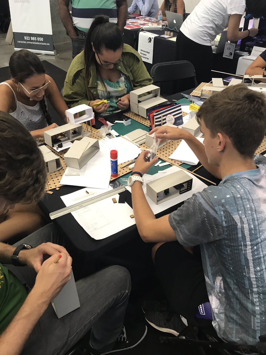 servando3d's tweet image. Alumnos de 1º de la escuela de #arquitectura de @UECanarias #soyUECanarias en #fi2 #futuroturismo #tenerife2030