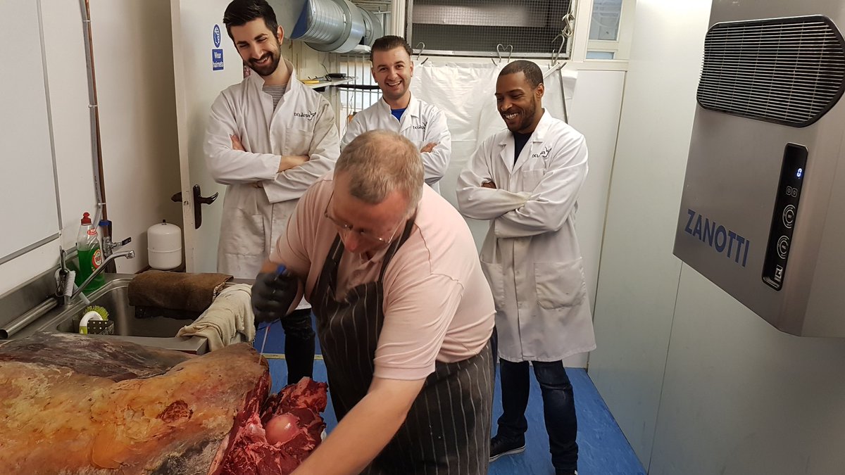 Our Butcher Bill breaking down an 8yr old Belted Galloway for <a href="/sagerandwilde/">SAGER + WILDE</a> &amp; <a href="/its_leachy/">Chris Leach</a> with the <a href="/GoodmanCANARY_W/">GoodmanCANARY_WHARF</a> Chefs.