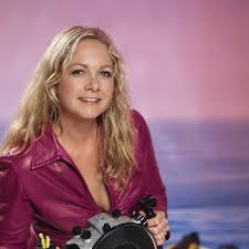 fresh2o's tweet photo. Founder of @fresh2o is Oscar winning #photographer @candicephotos #celebrity #charitytuesday https://t.co/bevcR0F2rH https://t.co/Yu7ltHNqaJ
