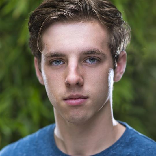 HauntingPlay's tweet photo. Returning for the 2nd time in #AHaunting we have @RolyBotha who will be playing Mark @BelgradeTheatre Book now! https://t.co/6shdZMoSle https://t.co/btHDPYqAn4