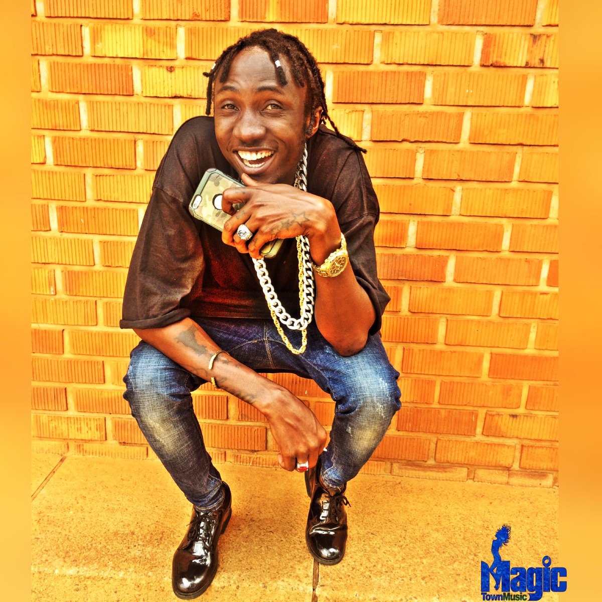 ZizaBafanaUg's tweet photo. Bano bino byona byebalimu mbu TOGIKWATAKO mbasekeredde 🤣🤣 kuba dropping soon is #Batutunze🙆🏾‍♂️  

UG🇺🇬 is a whole free country 
🃏🤴🏾💰🔥🔫 #MTM https://t.co/yeL0CE9PRr
