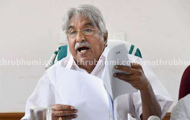 mathrubhumi's tweet image. സ്വന്തം ഓഫീസിലെ സ്വന്തം ഉദ്യോഗസ്ഥര്‍ ഉമ്മന്‍ ചാണ്ടിയെ… mathrubhumi.com/social/politic… #solarscam #solarreport #oommenchandy