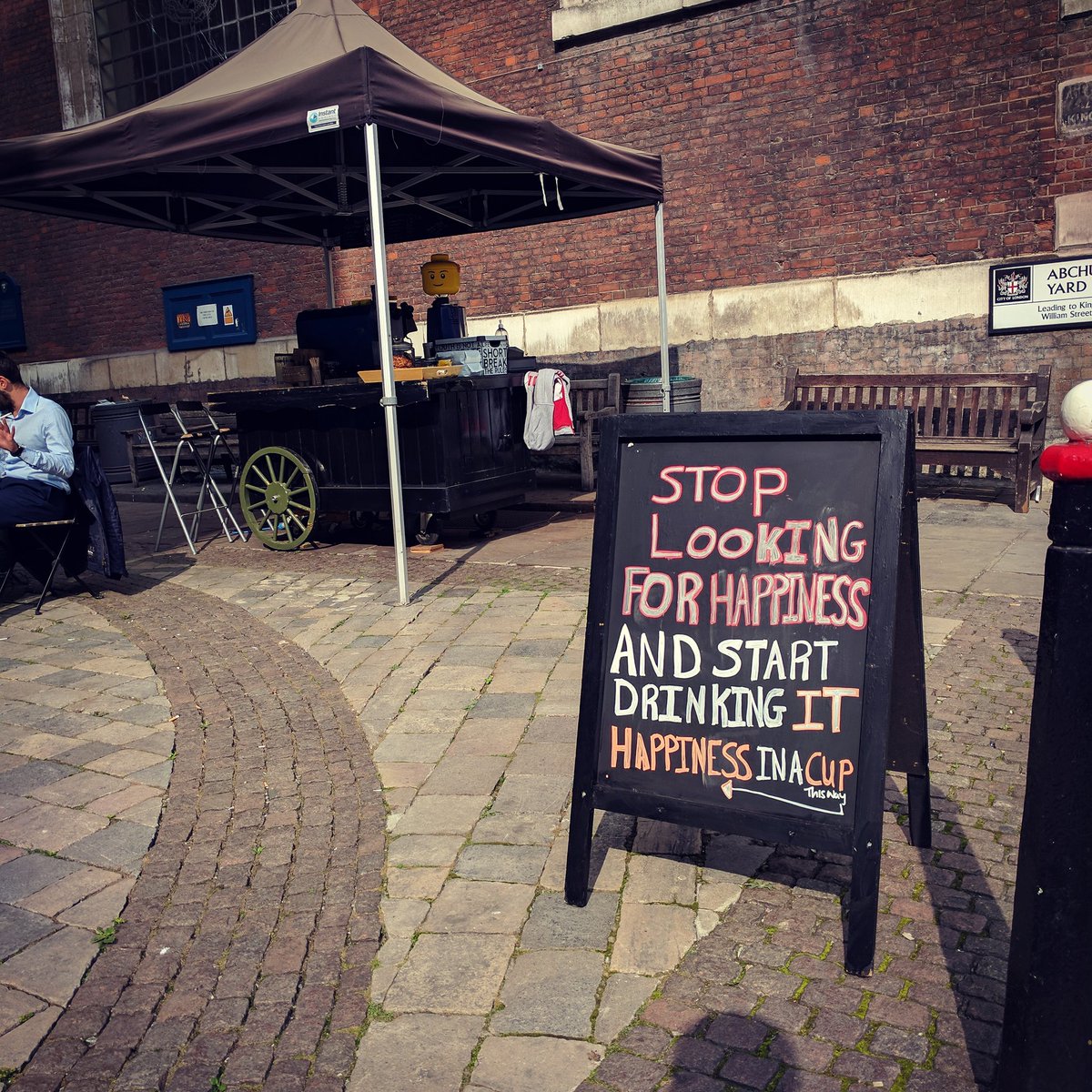 feijoatreeuk's tweet photo. Come get some happiness, beautiful people!

#happiness #coffeecart #baristalife #foodie #vegans #positivevibes https://t.co/KZro78GK06