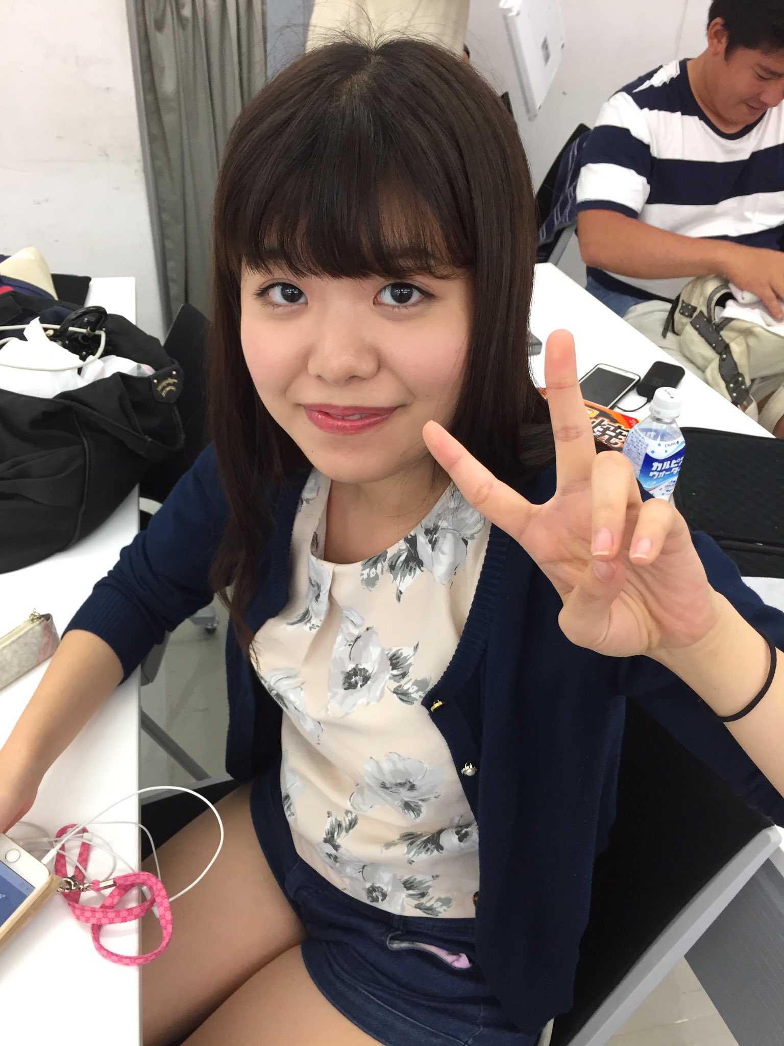 早稲田大学谷川ゼミ2017 on X: 雑なゼミ生紹介⑮:村上里奈 脚だしがち。いつも不機嫌。千と千尋の神隠しに出てきそう。個人的には好きな顔です。  t.coJSwly6xULB  X