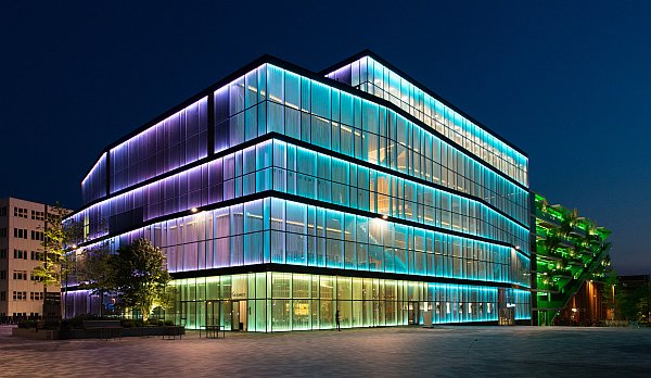 Vanmorgen overleg gehad met medewerkers van <a href="/DEKOMNieuwegein/">DE KOM</a>. De Beursvloer wordt dit jaar een feestje. Aanmelden: samenvoornieuwegein.nl/beursvloer/