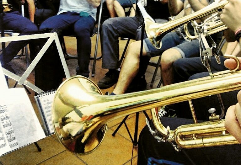 🔴🎶🎶💪Comenzamos una nueva semana de ensayos.
Ensayos generales: Martes y Jueves a las 20:30H. C/Irlanda 
#AlcalaDeGuadaira #FelizMartes