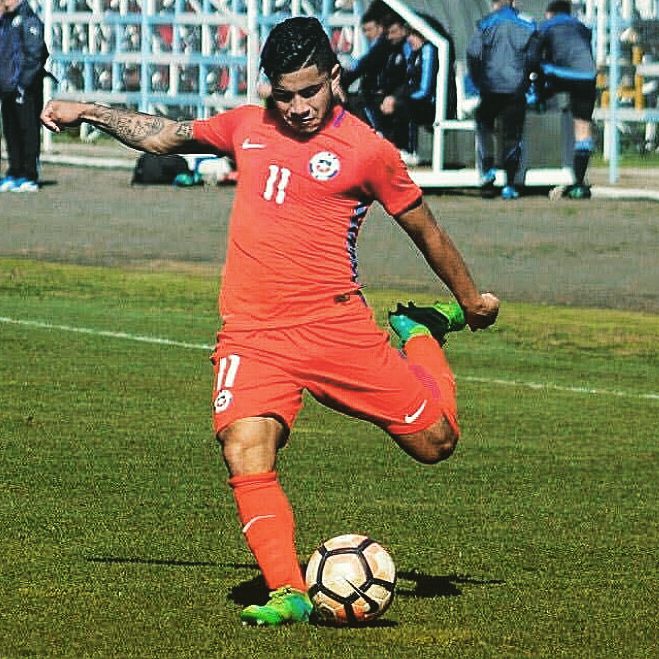twentytwochile's tweet photo. ➡ Gabriel Rojas, jugador de @SWanderers y @LaRoja Sub-20, firmó su primer contrato con el club de Valparaíso #gabriel #rojas #wanderers https://t.co/a5h4SqDaYj