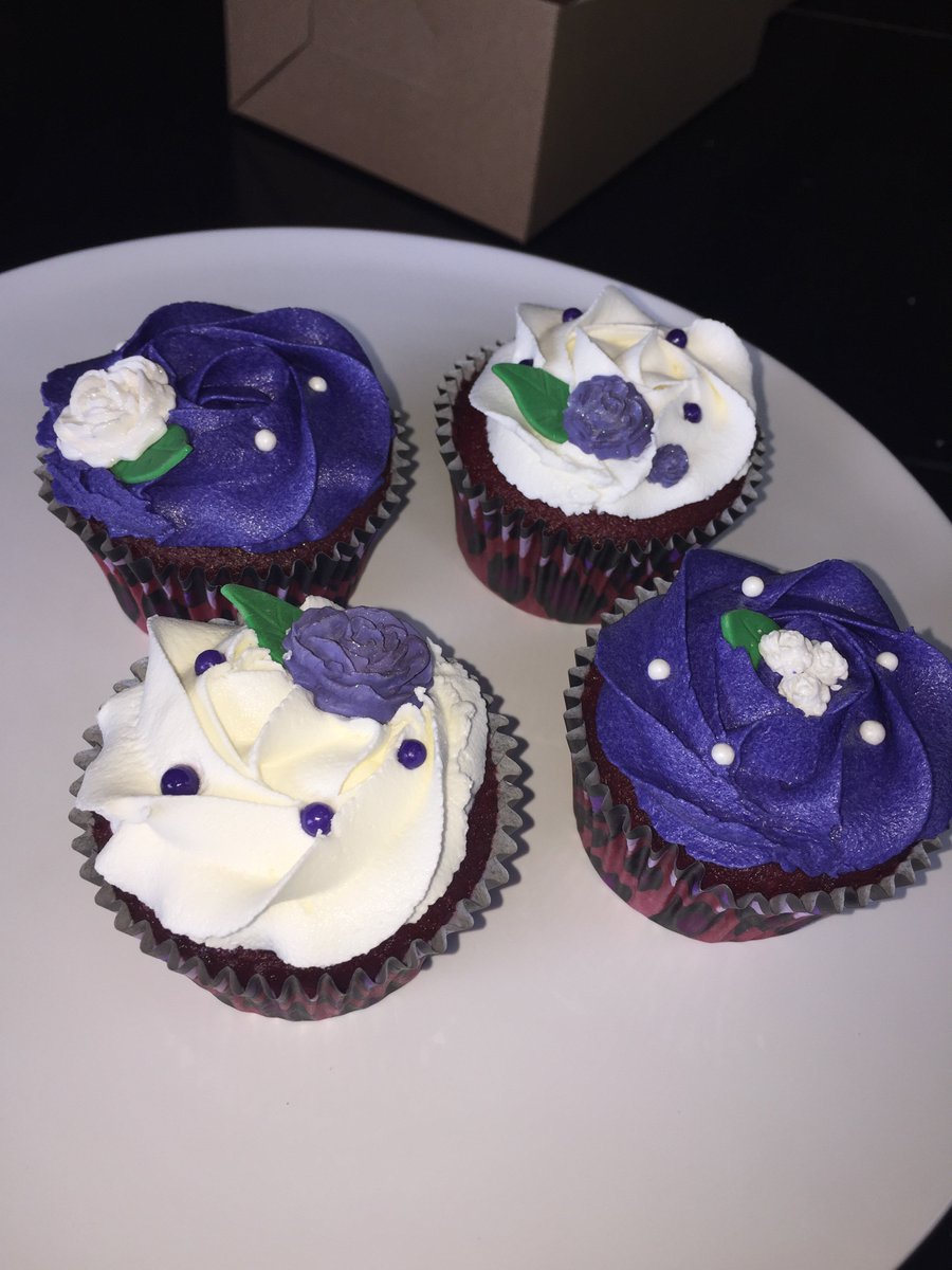 ATEcakery's tweet photo. Red Velvet, Chocolate and Vanilla cupcakes! https://t.co/AS4X7sHIwm