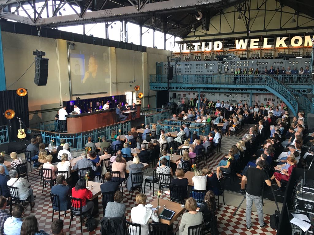 Yoeri, CEO van <a href="/yappa/">Yappa</a> , benadrukt het belang van online media tijdens het panelgesprek. #sectormoment2017 #AltijdLimburg