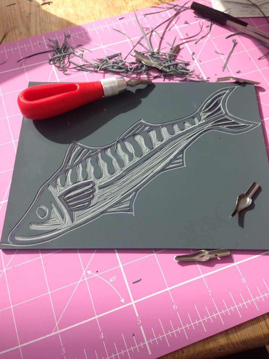 oystertextiles's tweet photo. It makes a nice change to develop my Lino printing today! #mackerel #linocutting #lino #printing #lovemyjob https://t.co/UywcyZ9GWy